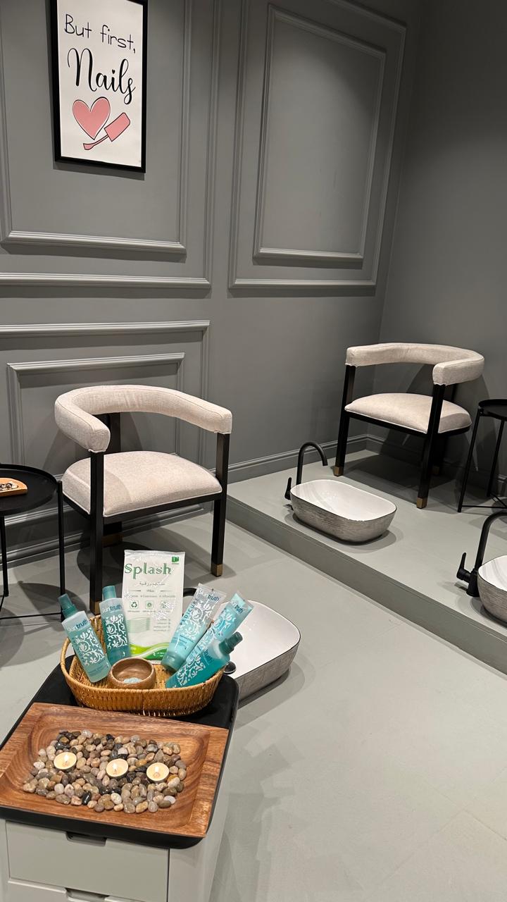 Eyebrow bleach and dye