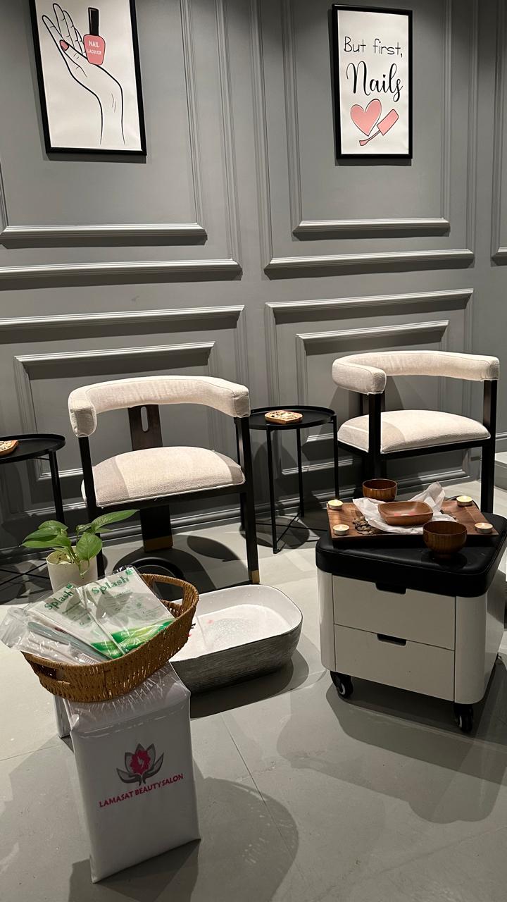 Medium hair retro styling