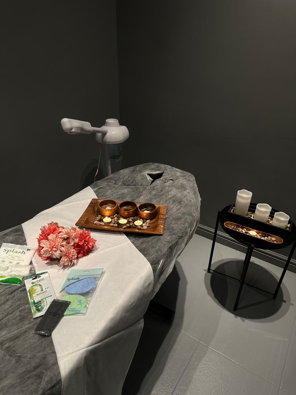 Nail extensions apply