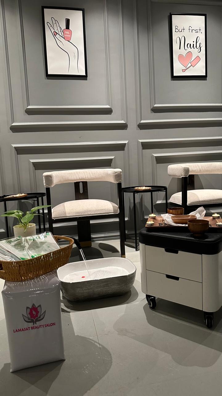 Short hair retro styling